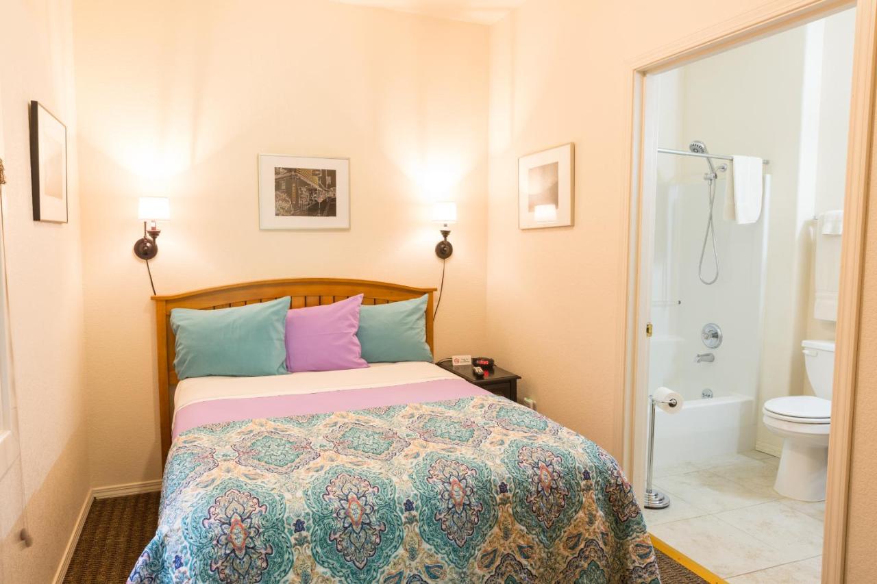 | Hotel Cathlamet