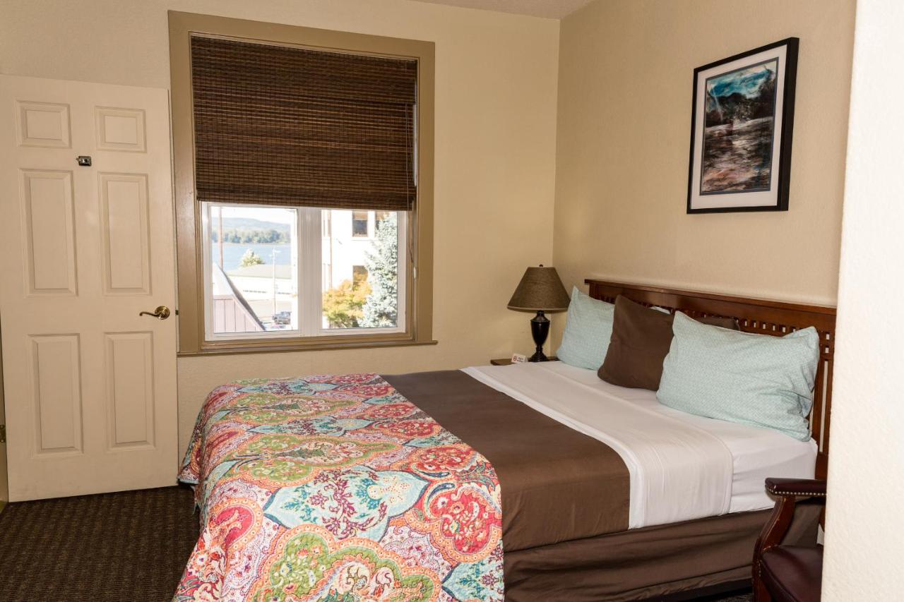 | Hotel Cathlamet