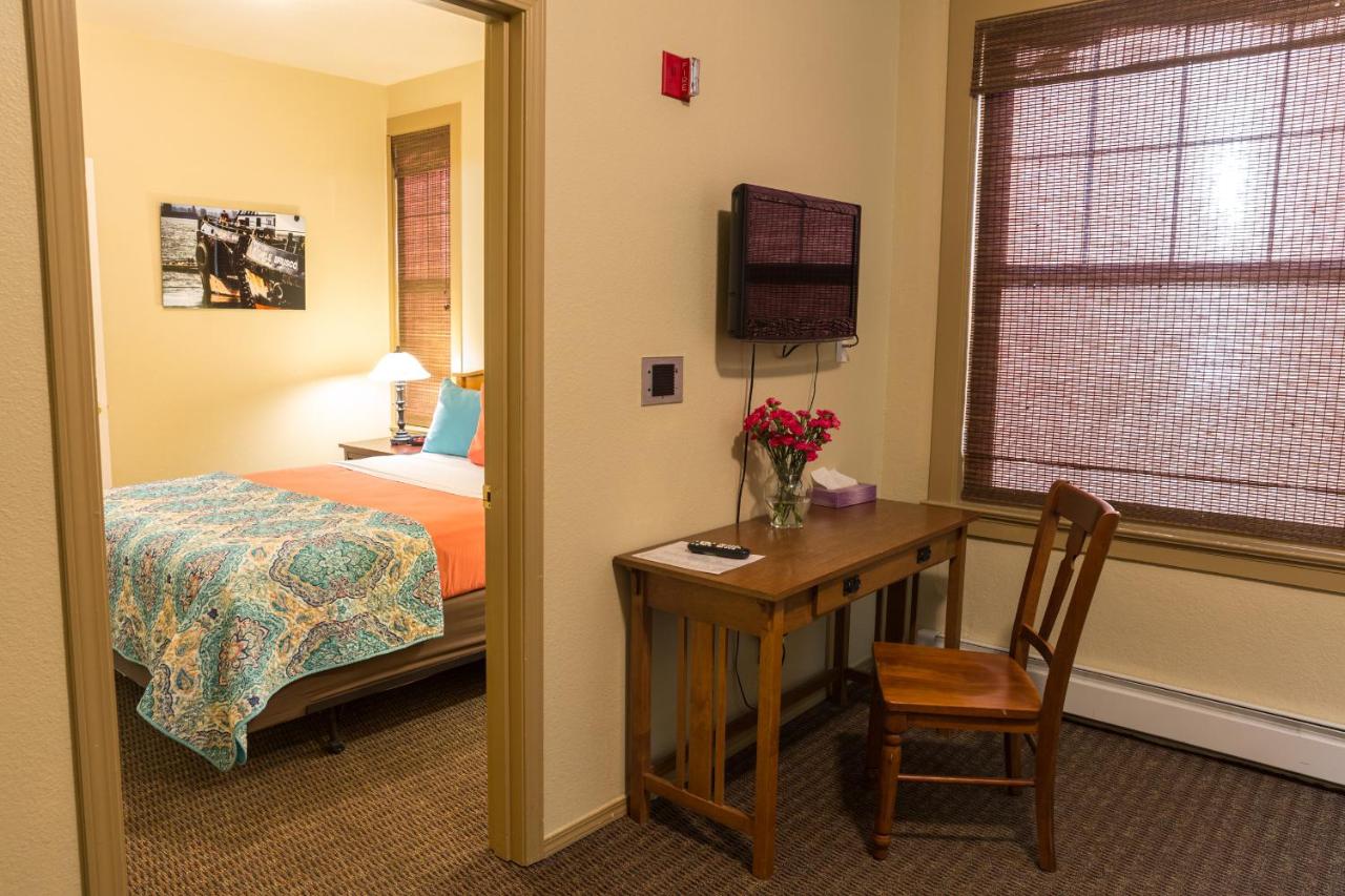  | Hotel Cathlamet