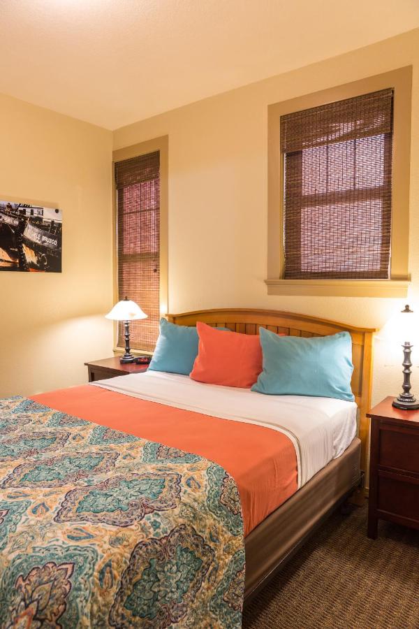 | Hotel Cathlamet