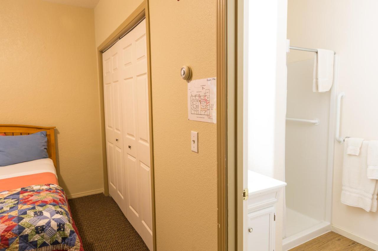 | Hotel Cathlamet