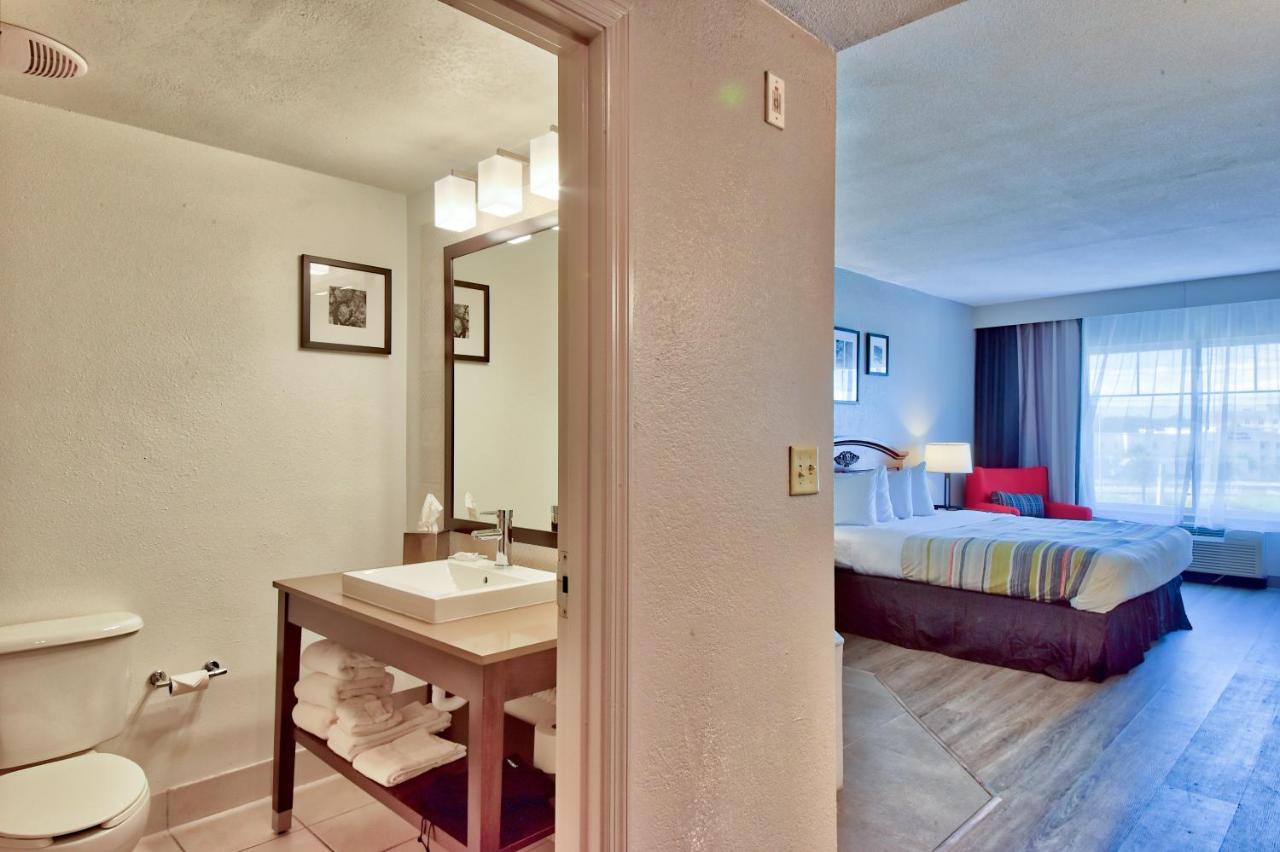 King Suite with Spa Bath - Non-Smoking at Country Inn & Suites by Radisson, Ocala Southwest