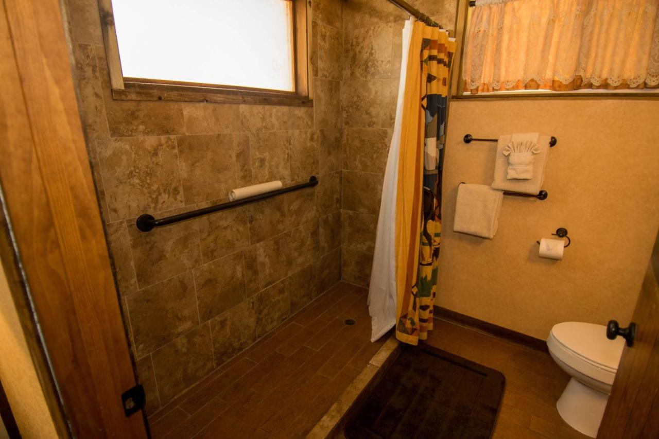  | Hillcrest Lodge