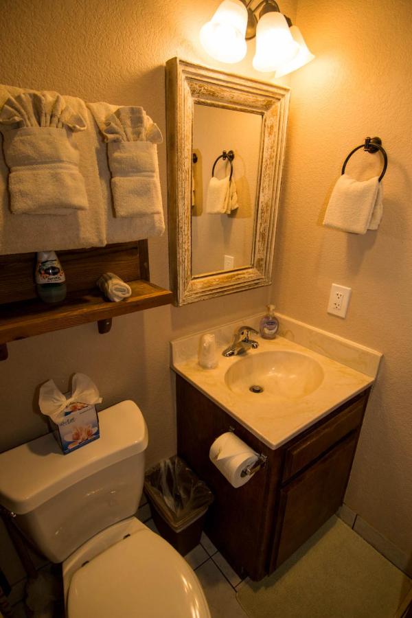 | Hillcrest Lodge