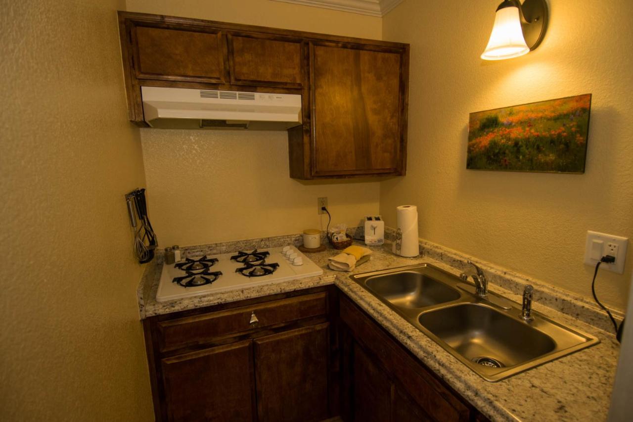 | Hillcrest Lodge