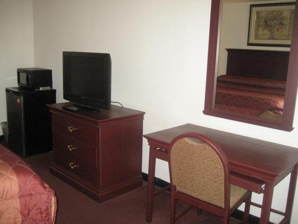  | Executive Inn Brookshire