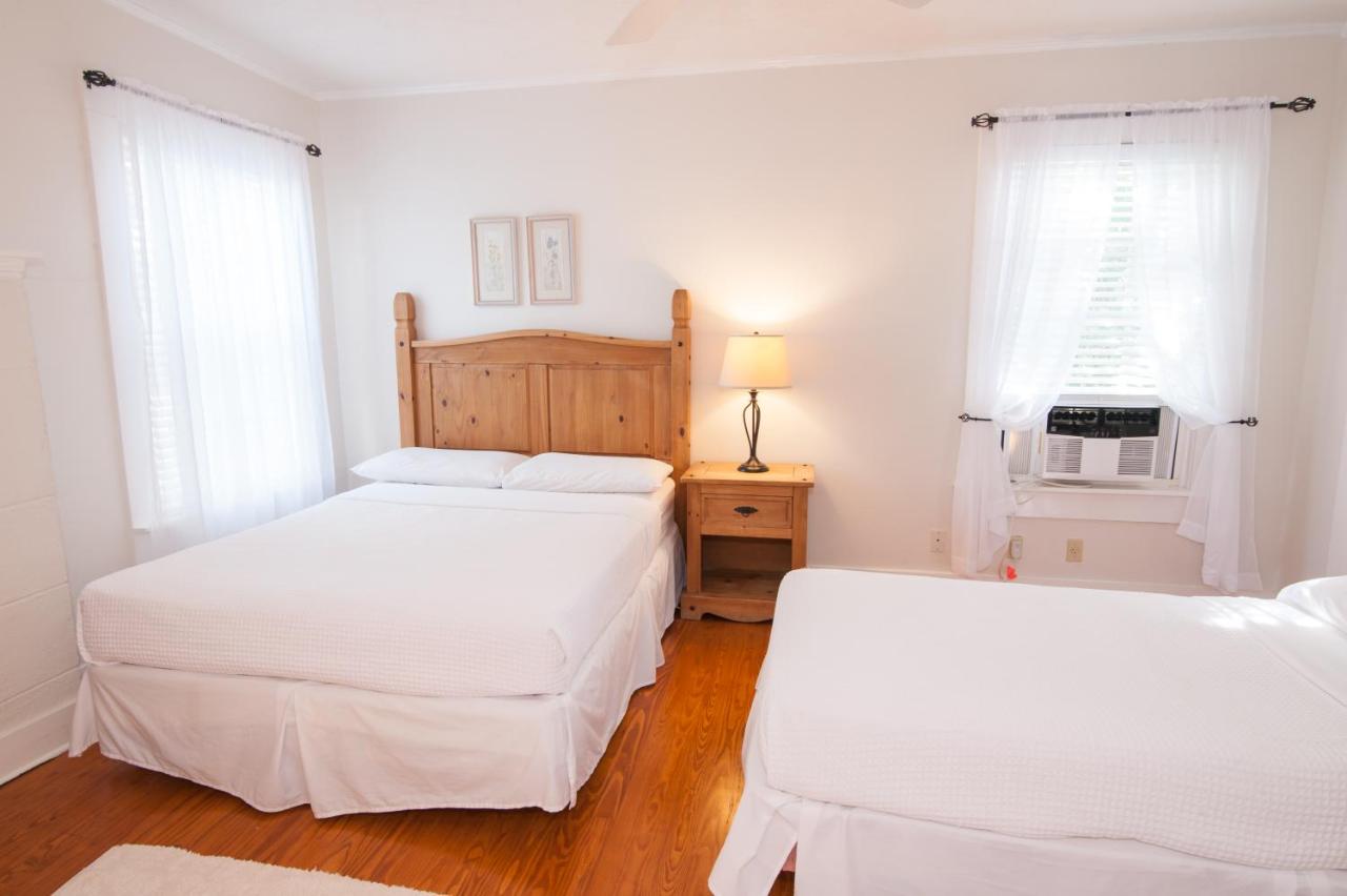 | Casa 325 Guesthouse