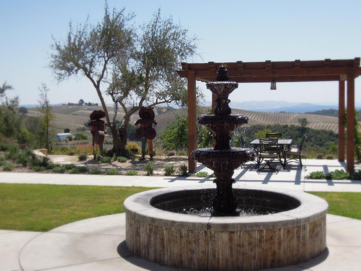 | Croad Vineyards - The Inn