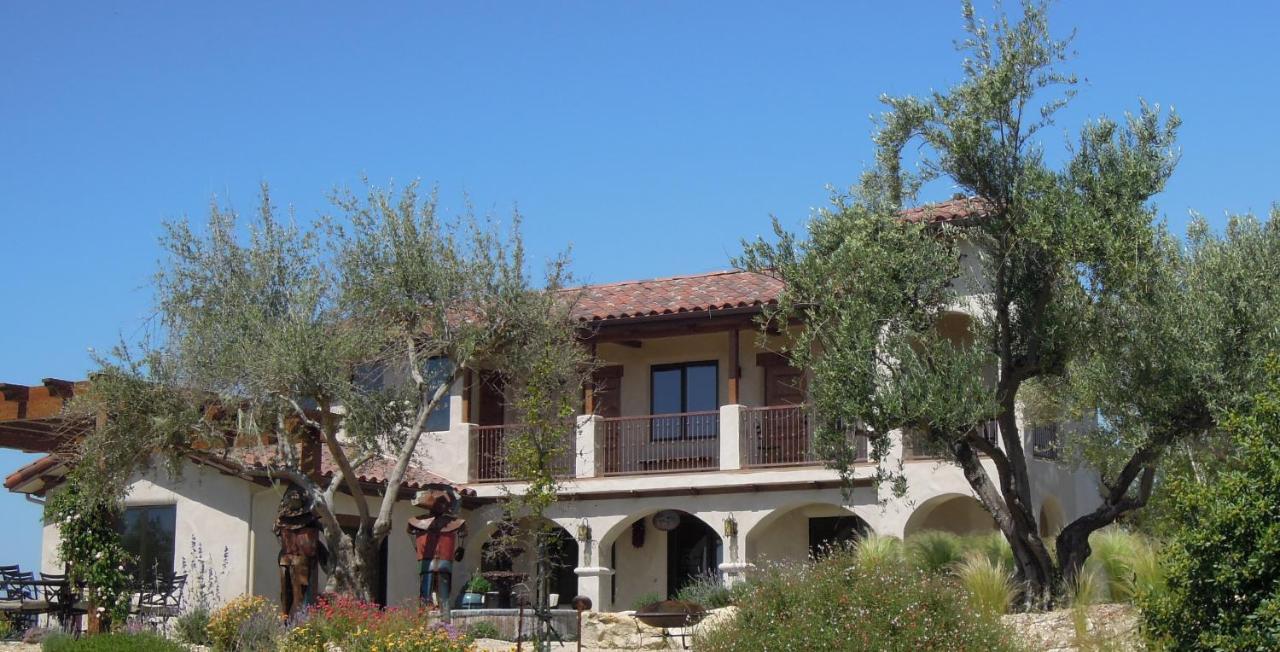 | Croad Vineyards - The Inn