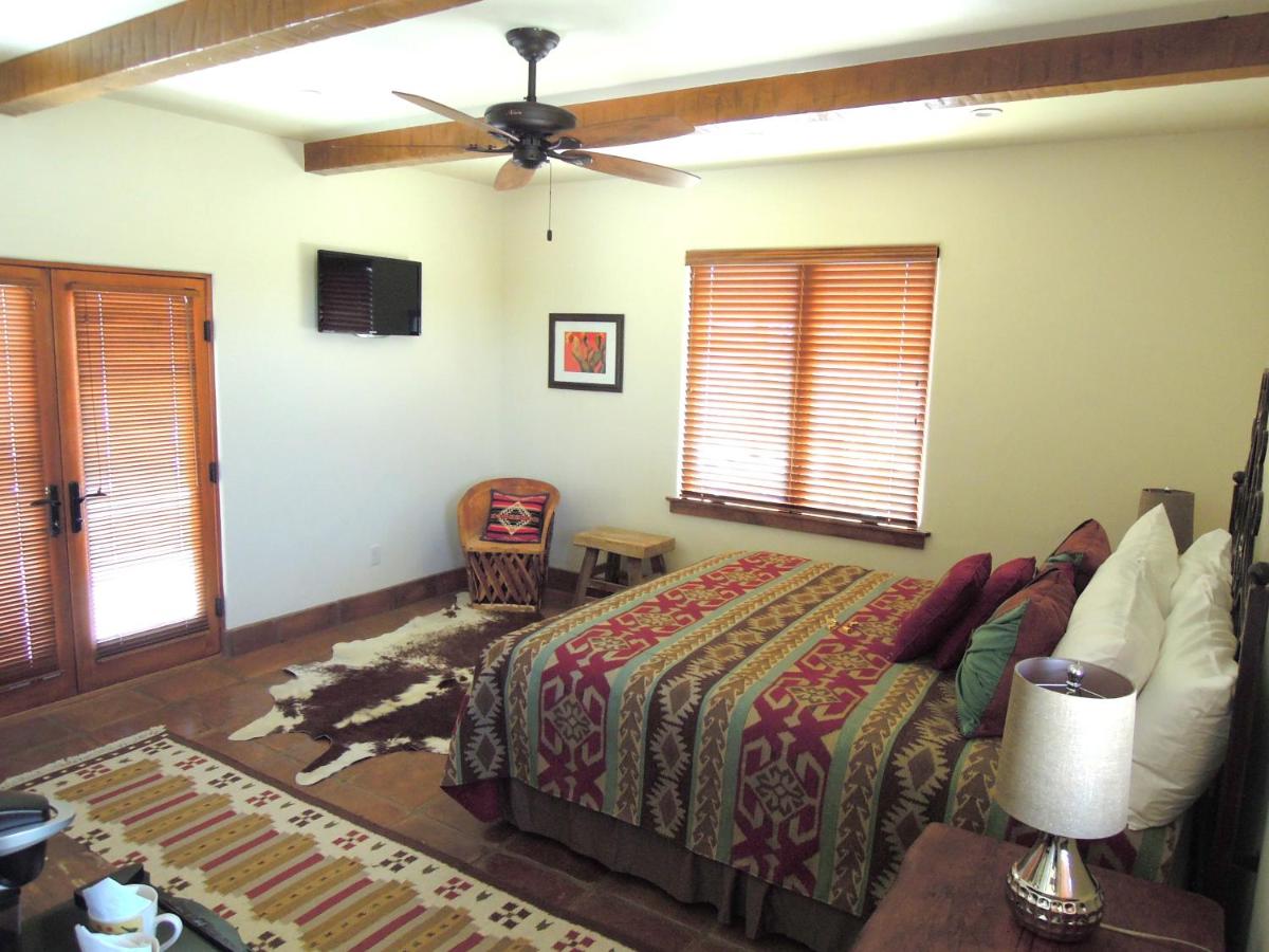 | Croad Vineyards - The Inn