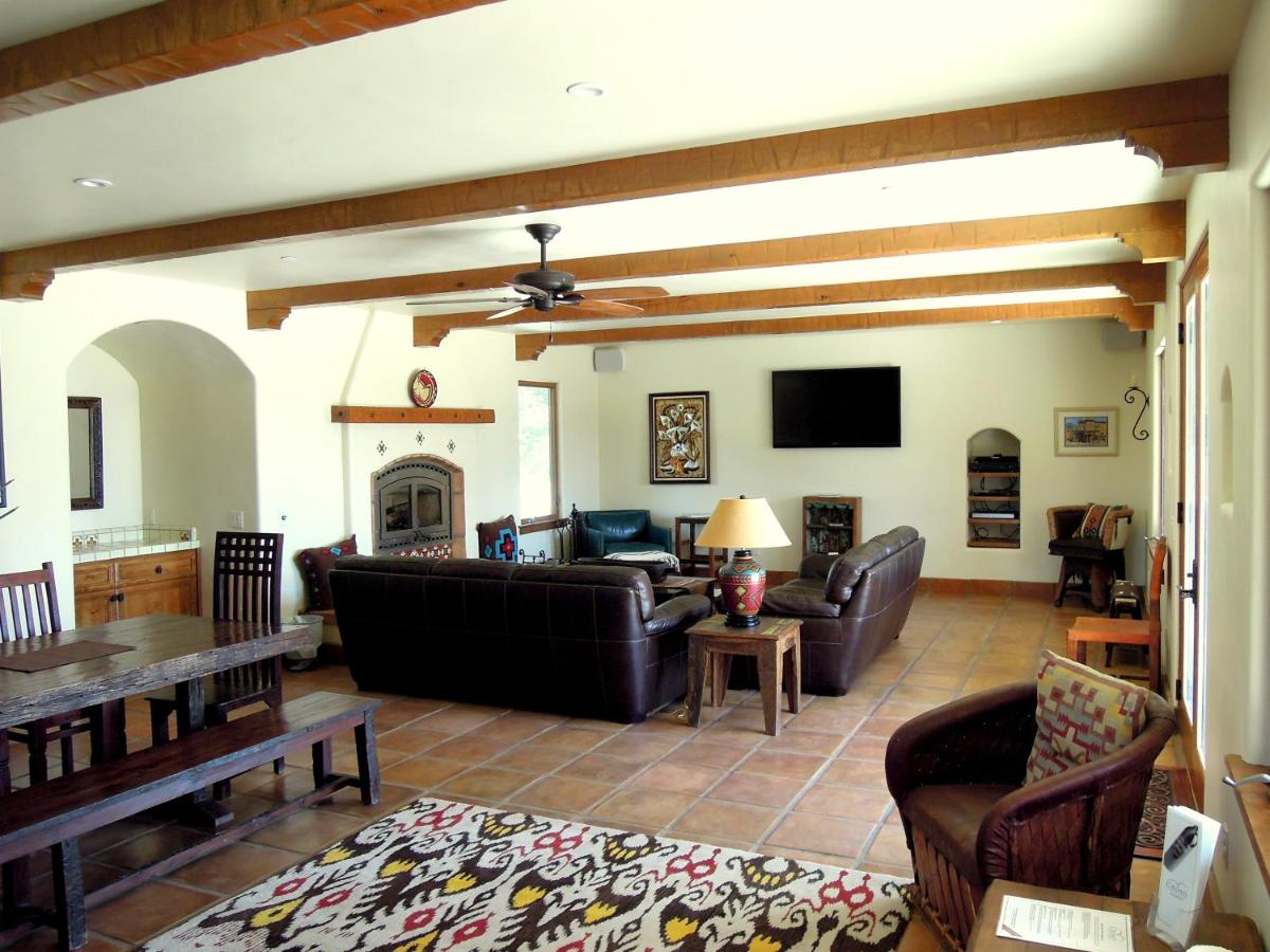 | Croad Vineyards - The Inn