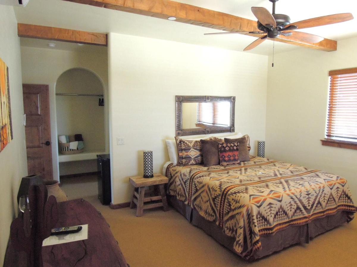 | Croad Vineyards - The Inn