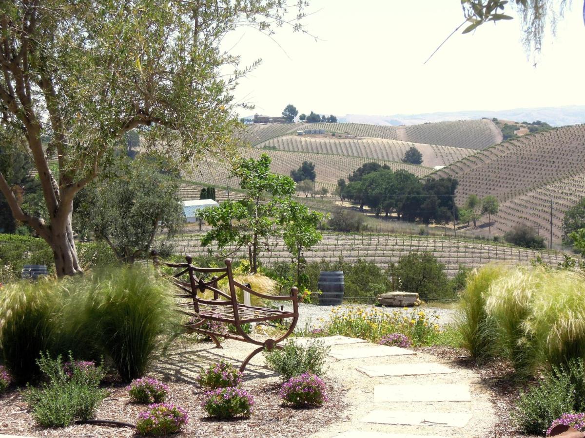 | Croad Vineyards - The Inn