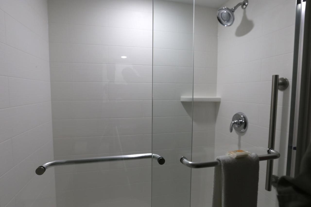 King Room - Mobility Access/Roll in Shower - Non-Smoking at Holiday Inn Express Biloxi - Beach Blvd by IHG