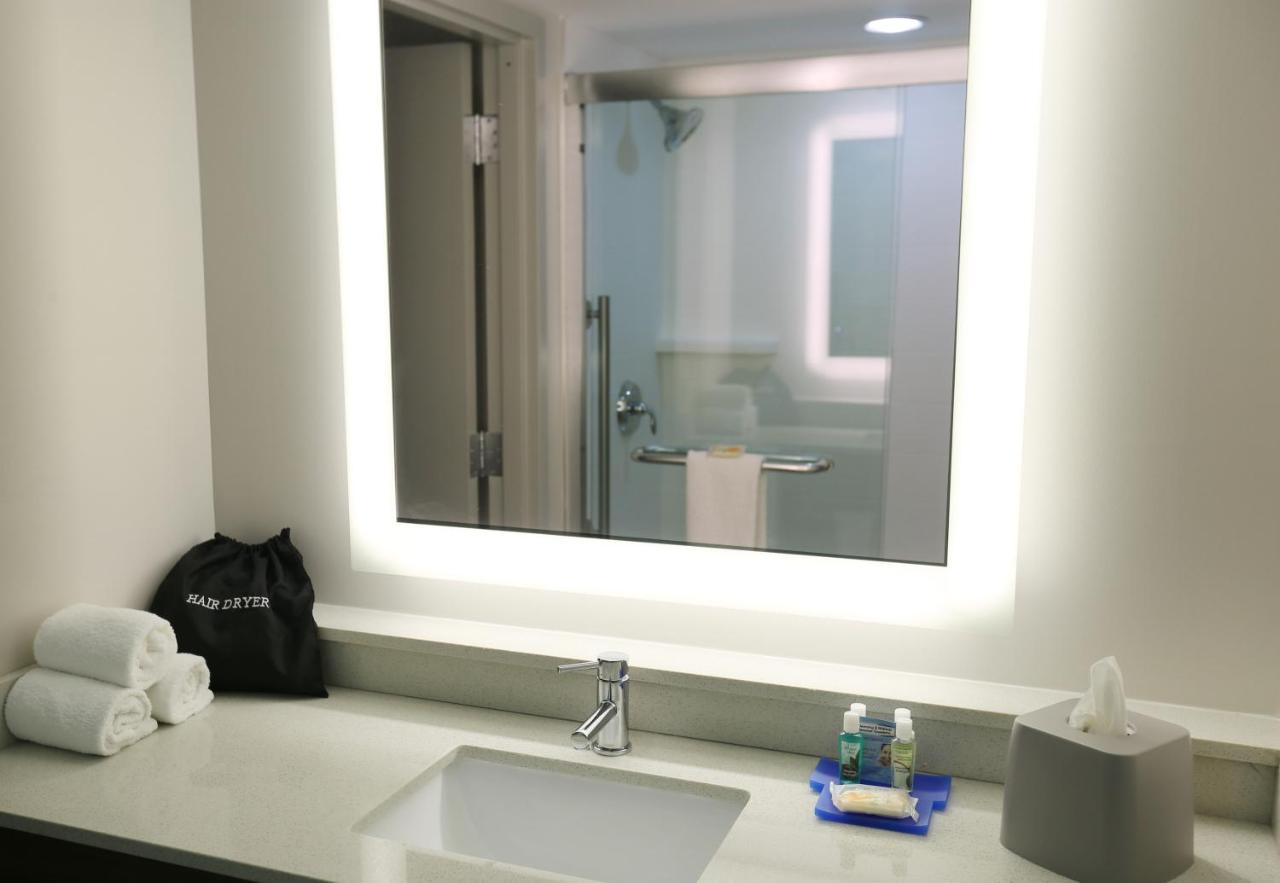 King Room - Mobility Access Tub - Non-Smoking at Holiday Inn Express Biloxi - Beach Blvd by IHG