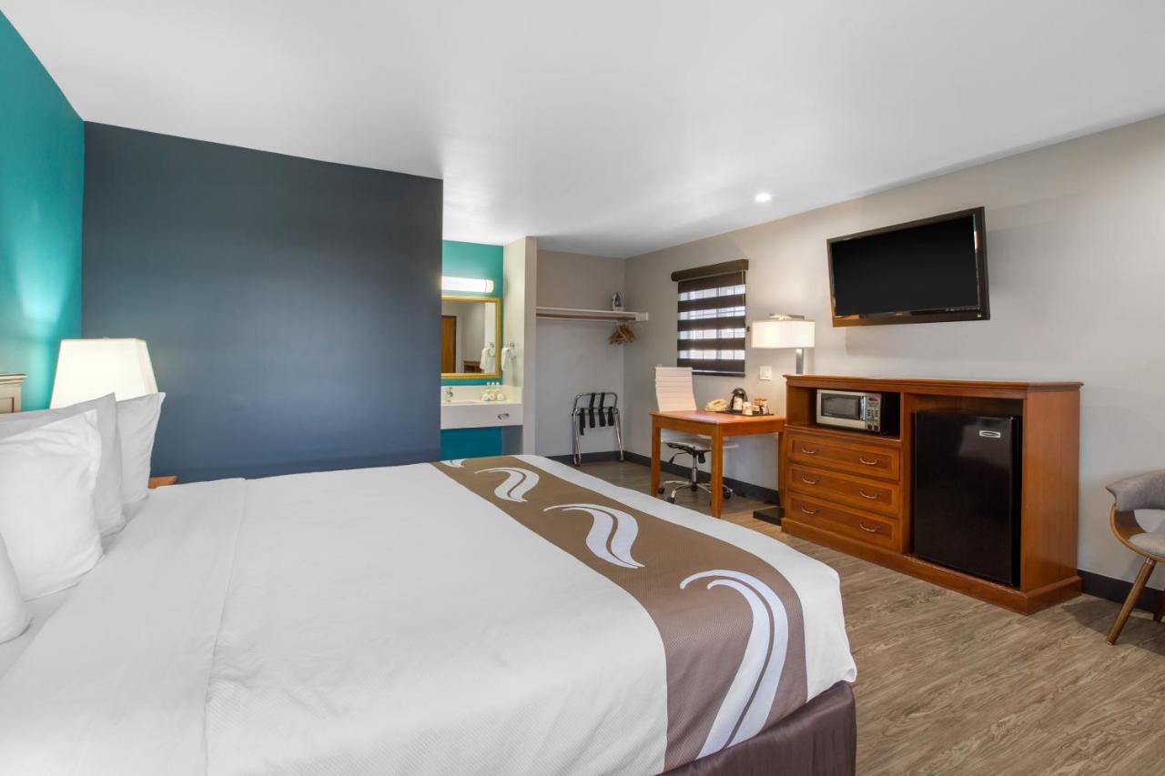 Deluxe Larger Room, 1 King Bed, Non Smoking at Quality Inn Near Hollywood Walk of Fame