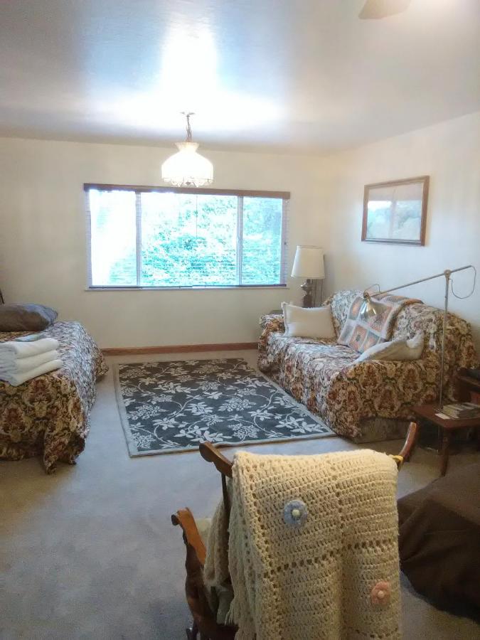 | Lakeside Hostel & Guest House
