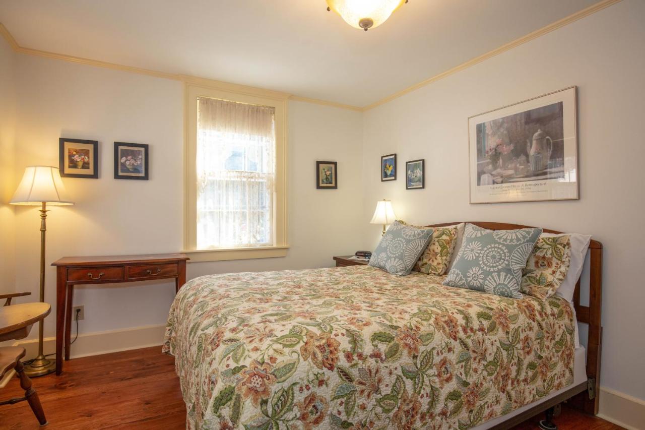 | Clark Currier Inn