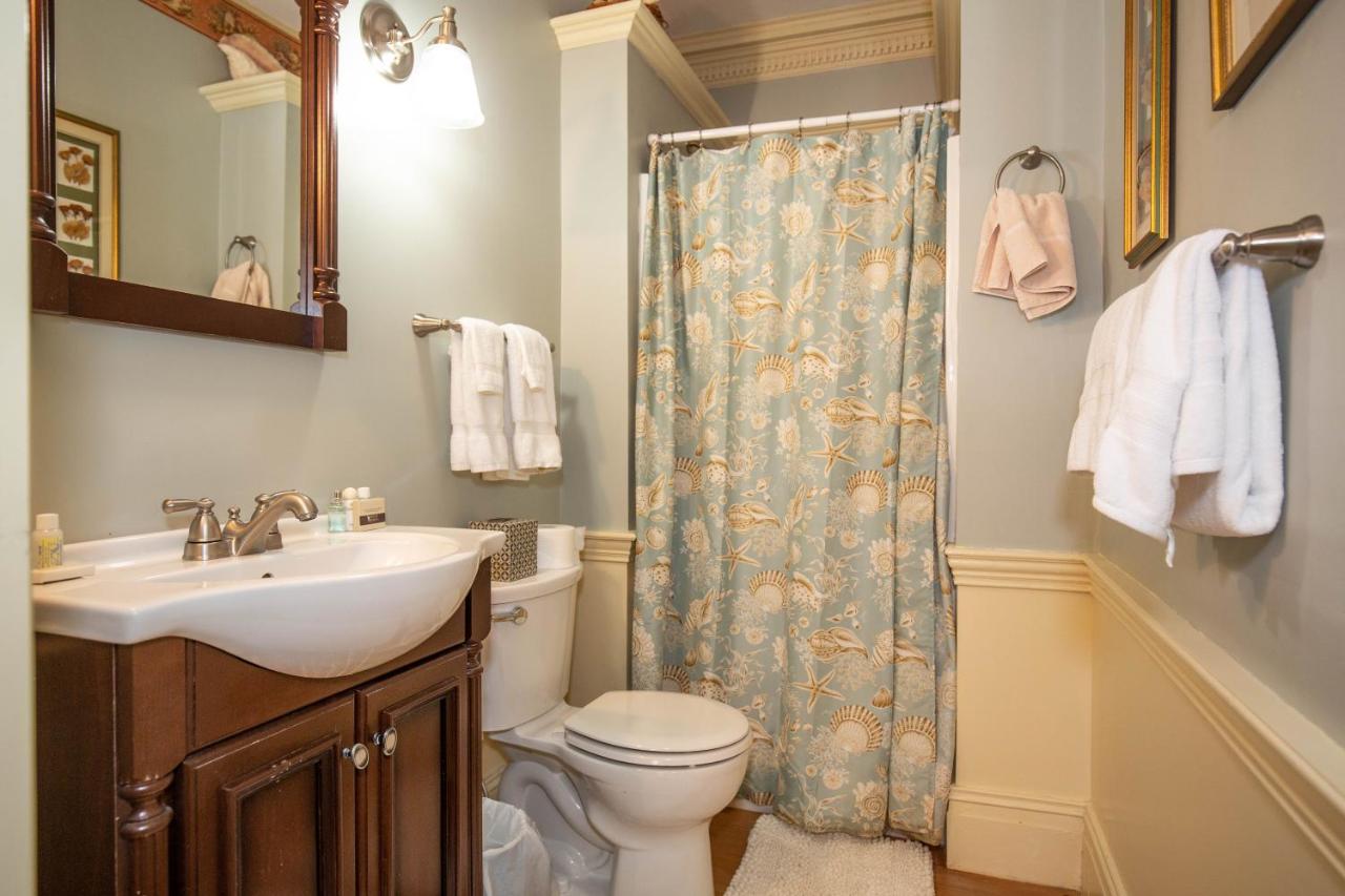 | Clark Currier Inn