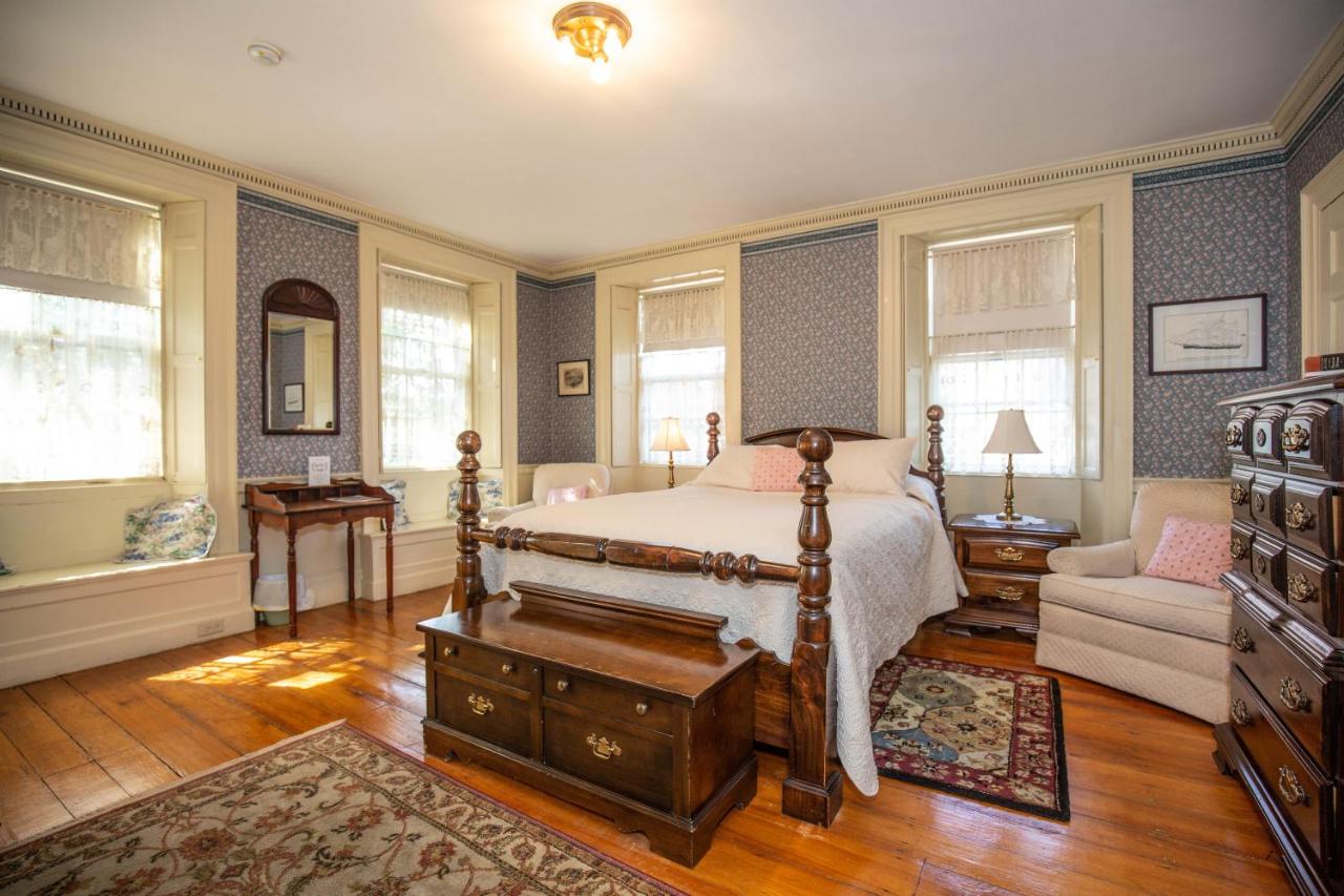 | Clark Currier Inn