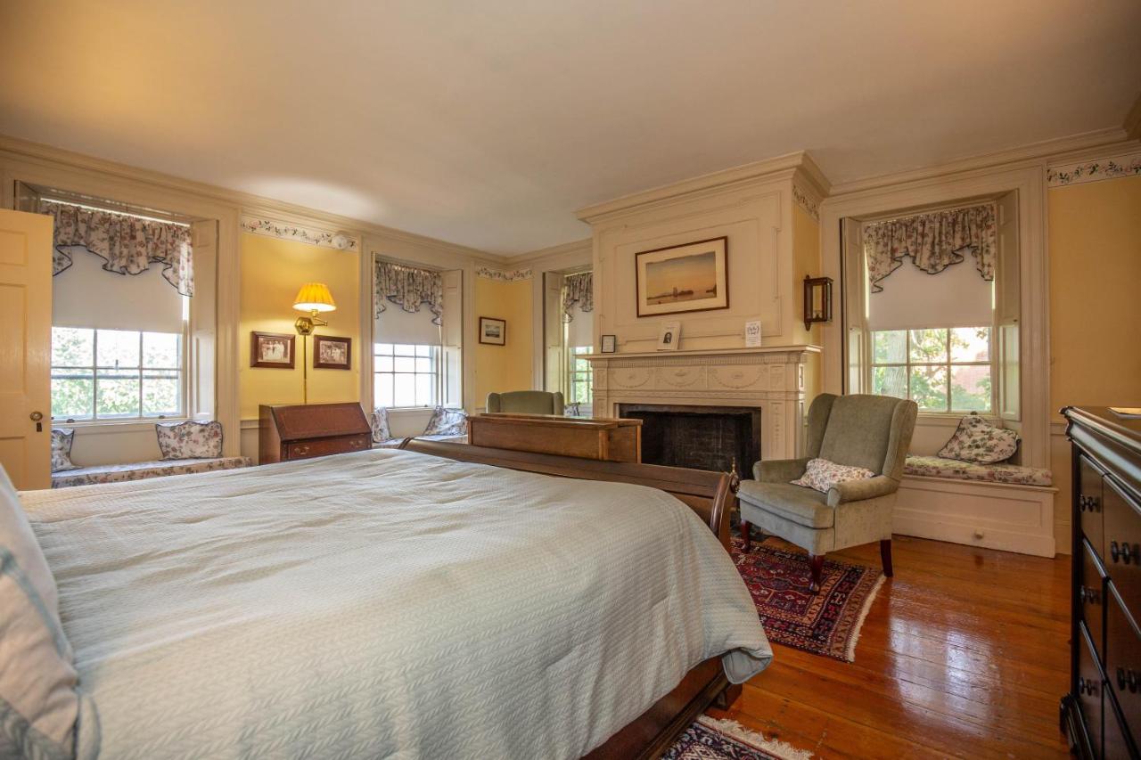 | Clark Currier Inn