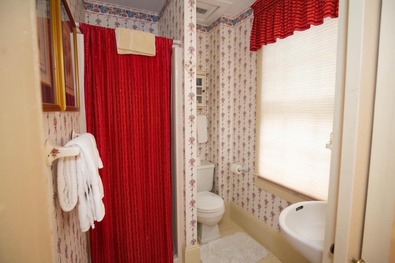| Clark Currier Inn