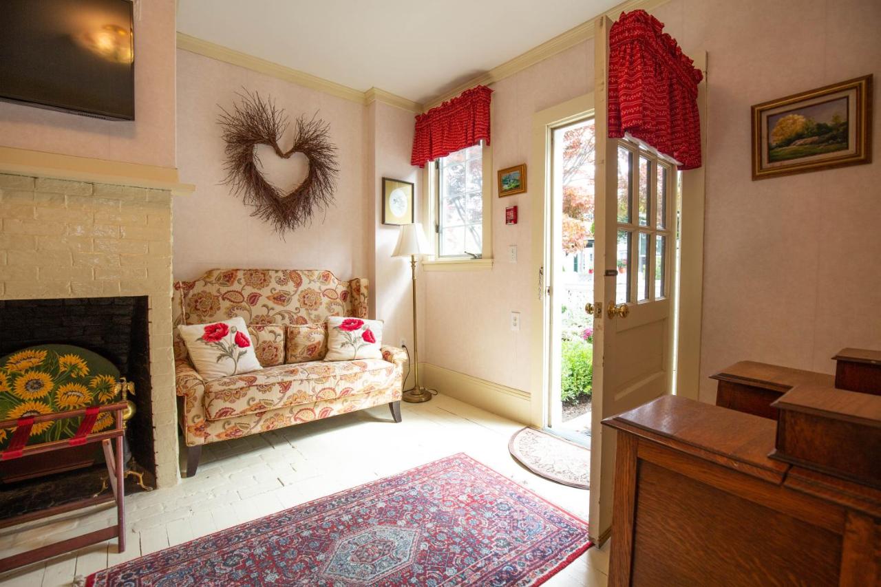 | Clark Currier Inn