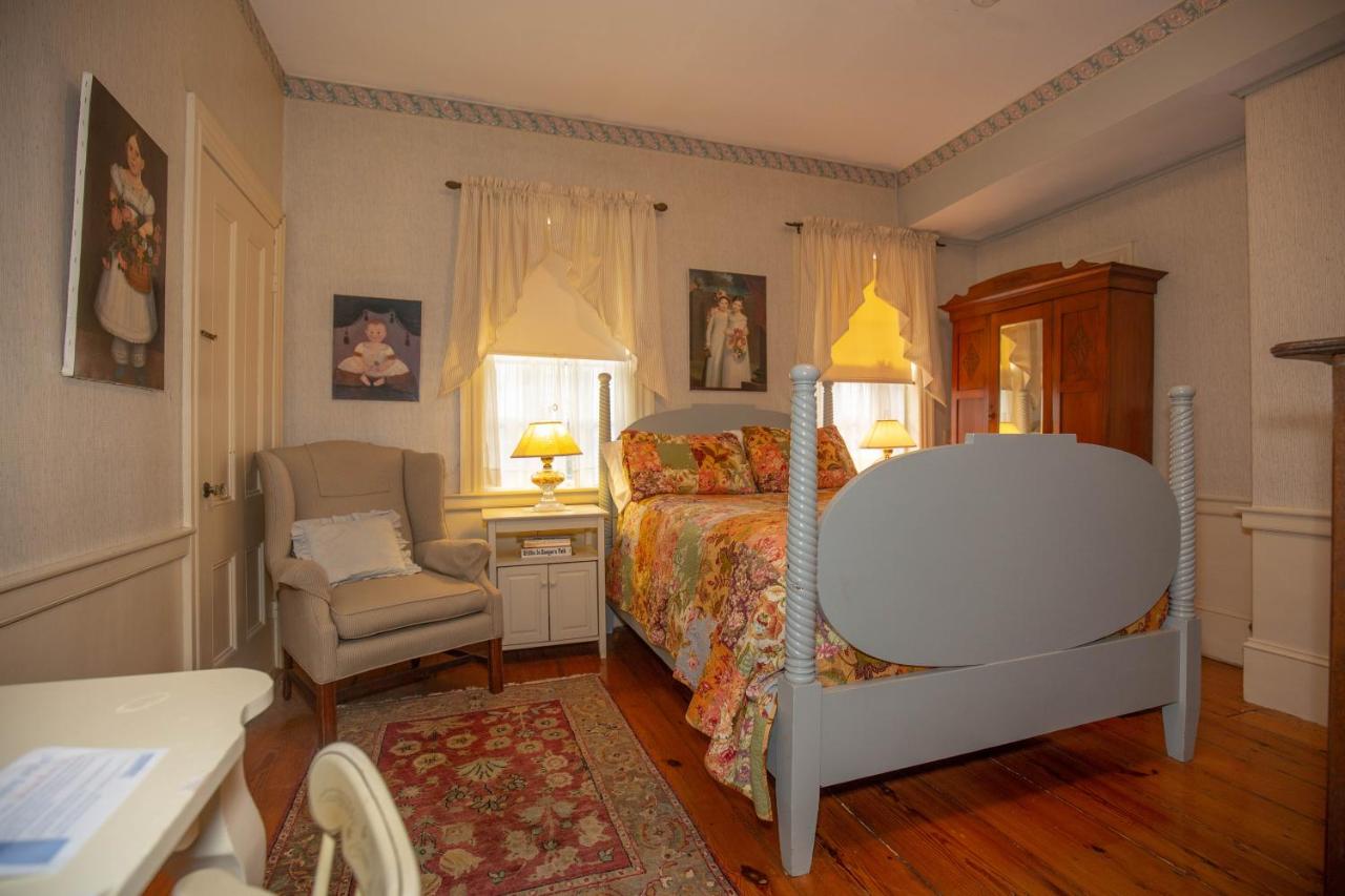 | Clark Currier Inn
