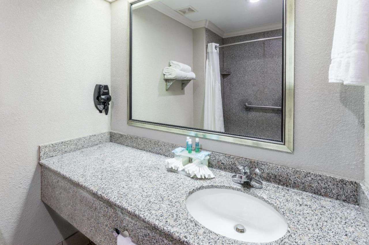  | Holiday Inn Express Hotel & Suites Lake Charles, an IHG Hotel