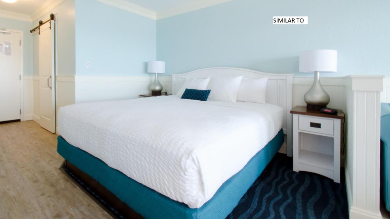 Deluxe - 1 King Bed Side View - 4 Seasons - No Pets at John Yancey Oceanfront Inn