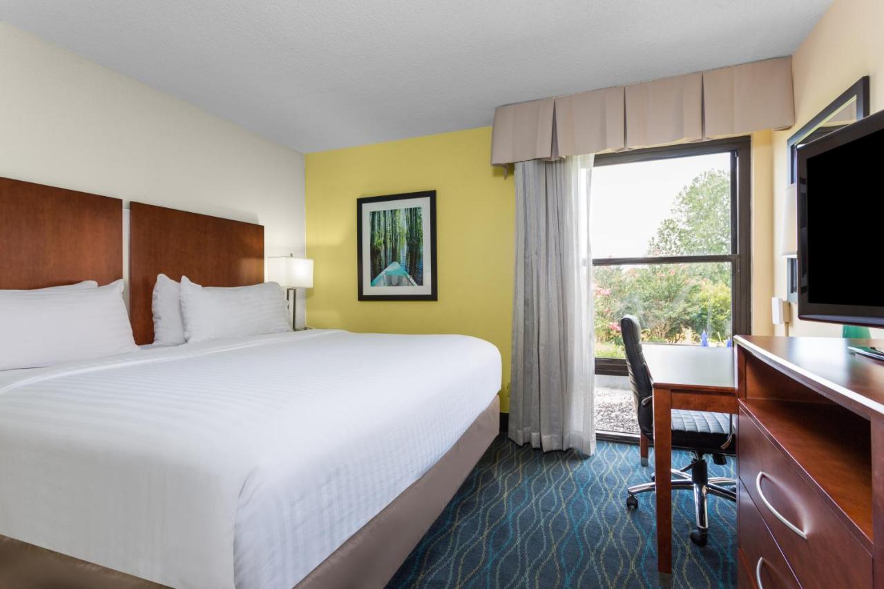Room Selected at Check-In at Holiday Inn Express Hotel & Suites Wilmington-University Ctr by IHG