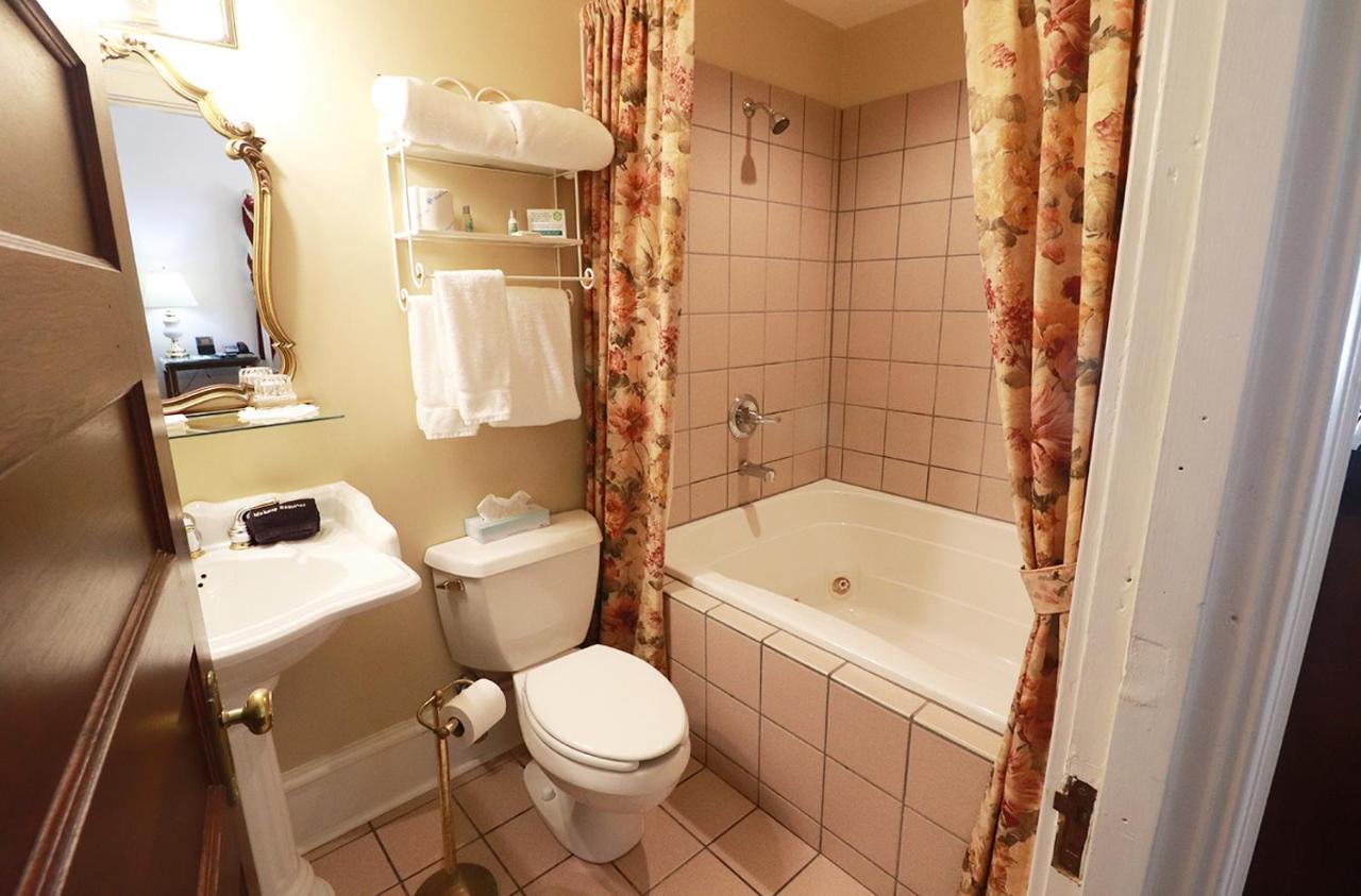 Double Room with Spa Bath at Inn at 835 Boutique Hotel