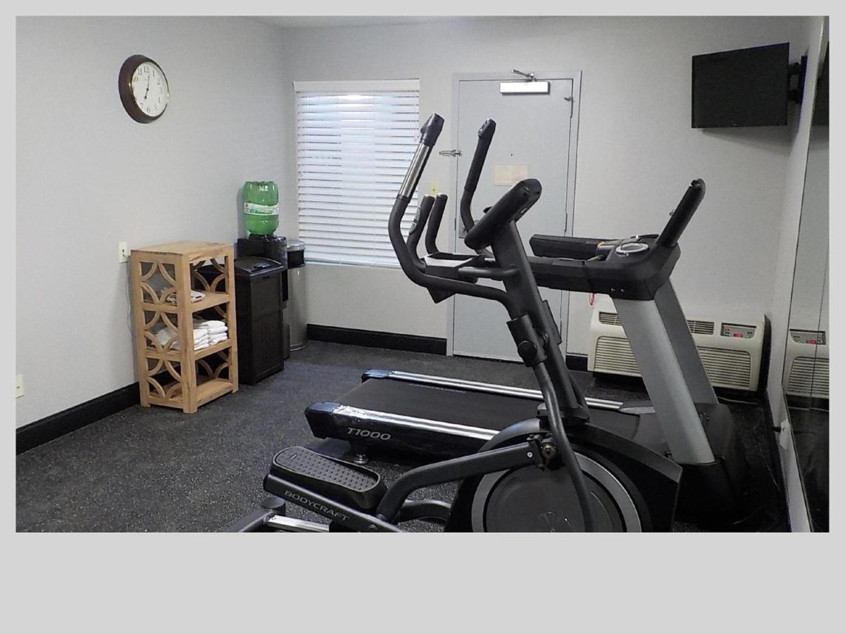 | Clarion Pointe Indianapolis Northeast