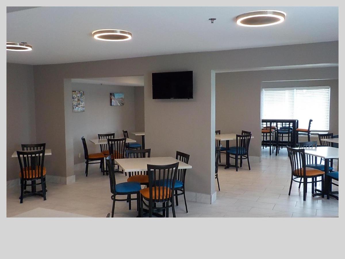 | Clarion Pointe Indianapolis Northeast