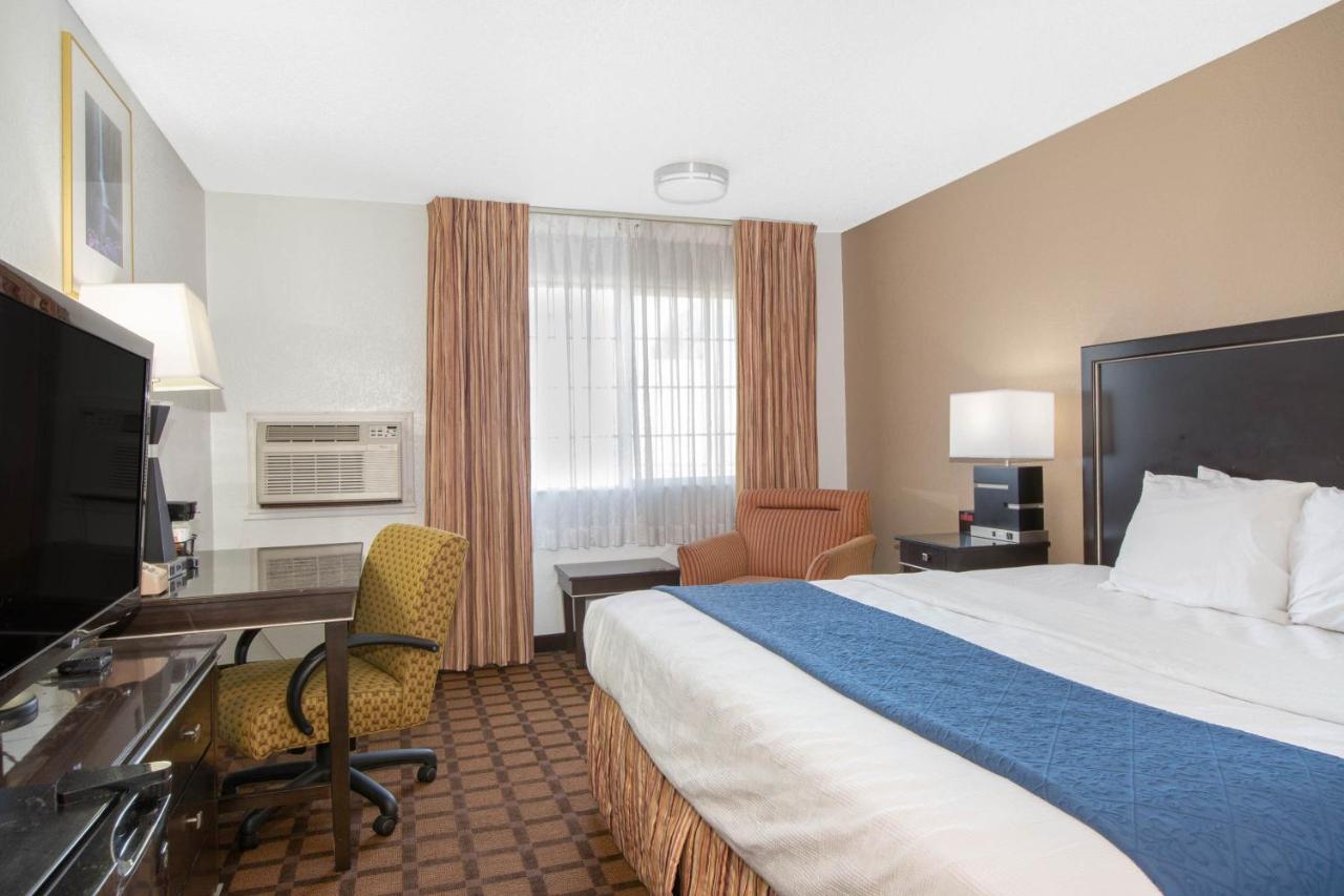 King Suite - Non-Smoking at Umpqua Valley Hotel