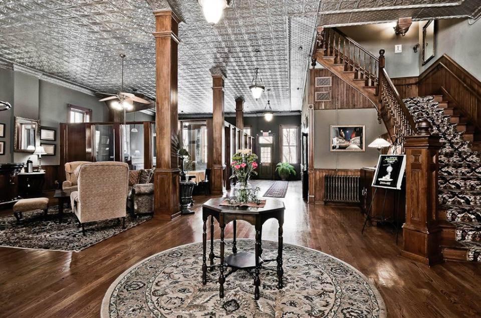 | New Orleans Hotel Eureka Springs