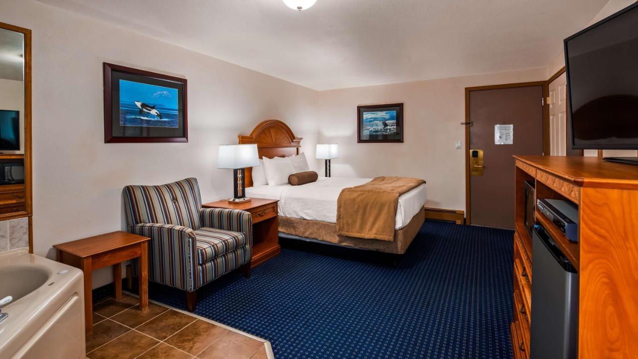 Queen Room with Ocean View - Non smoking at Best Western Valdez Harbor Inn
