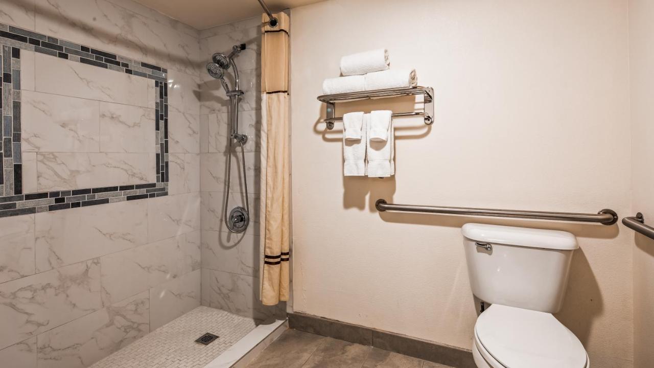 Double Queen Room with Mobility Accessible Roll-In Shower - Non-Smoking at Best Western Pahrump Oasis