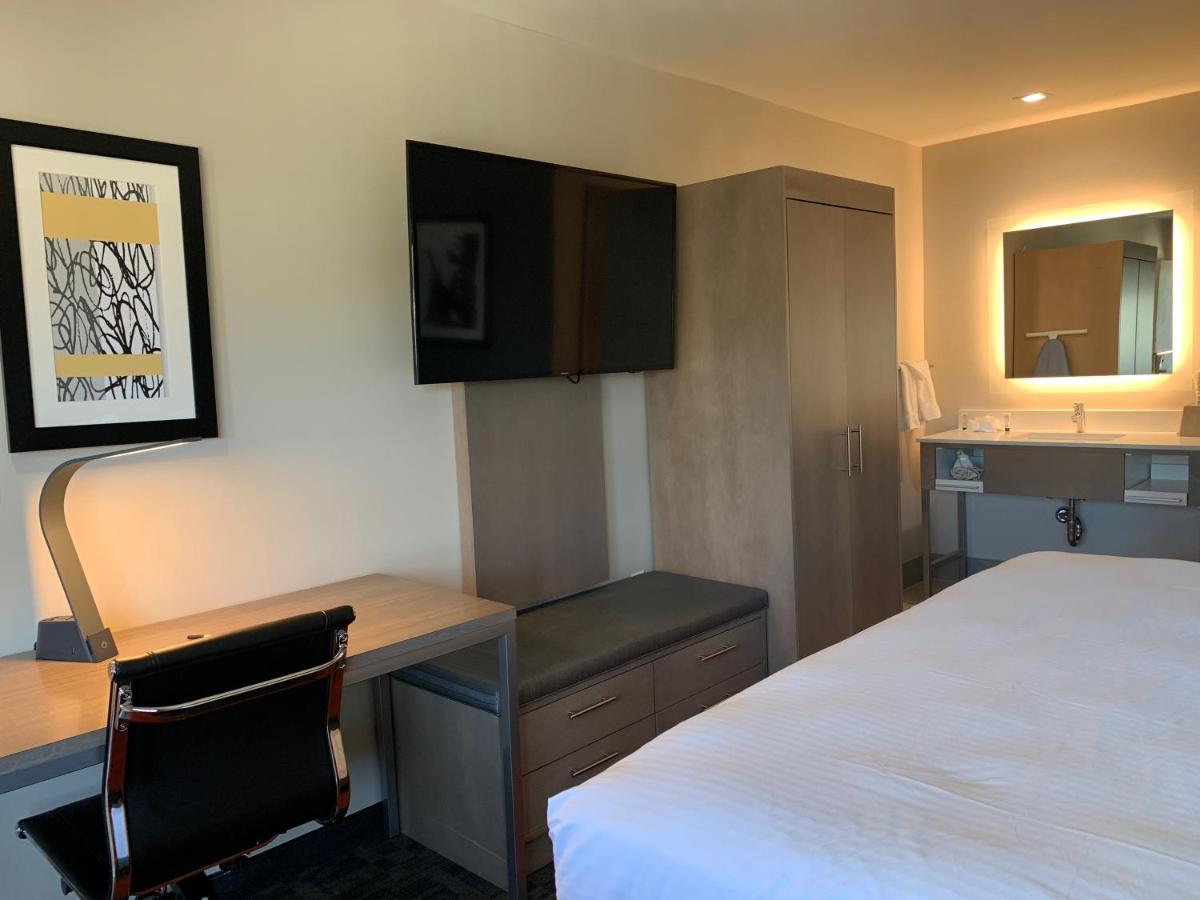 | Pacific Motor Inn