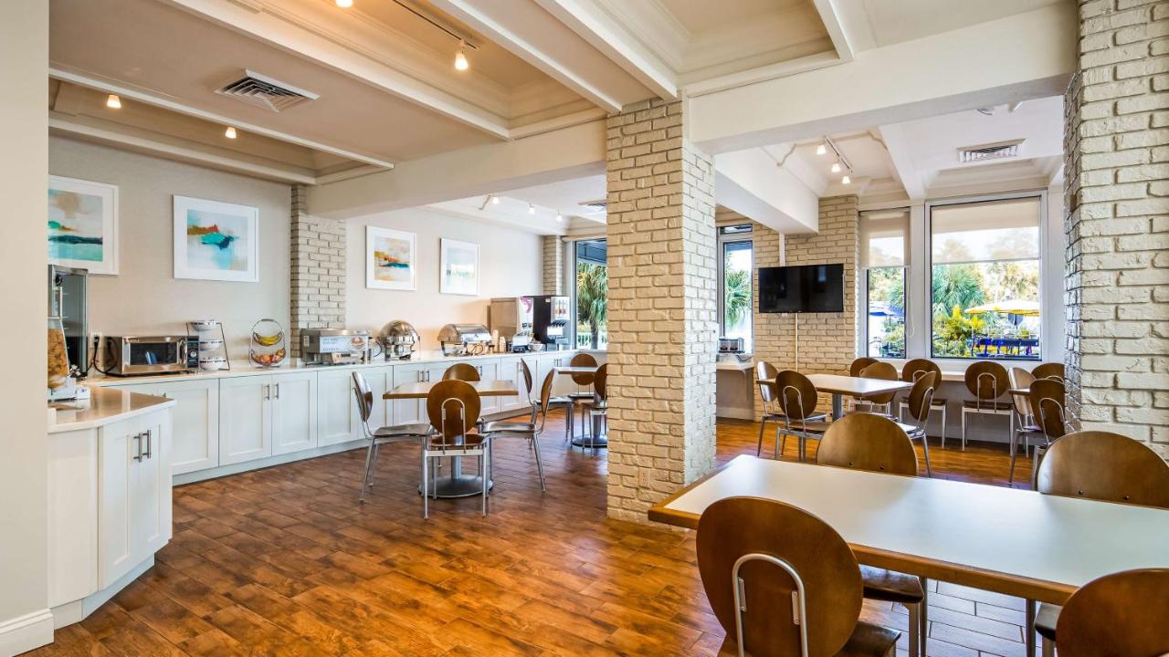  | Best Western Plus Yacht Harbor Inn