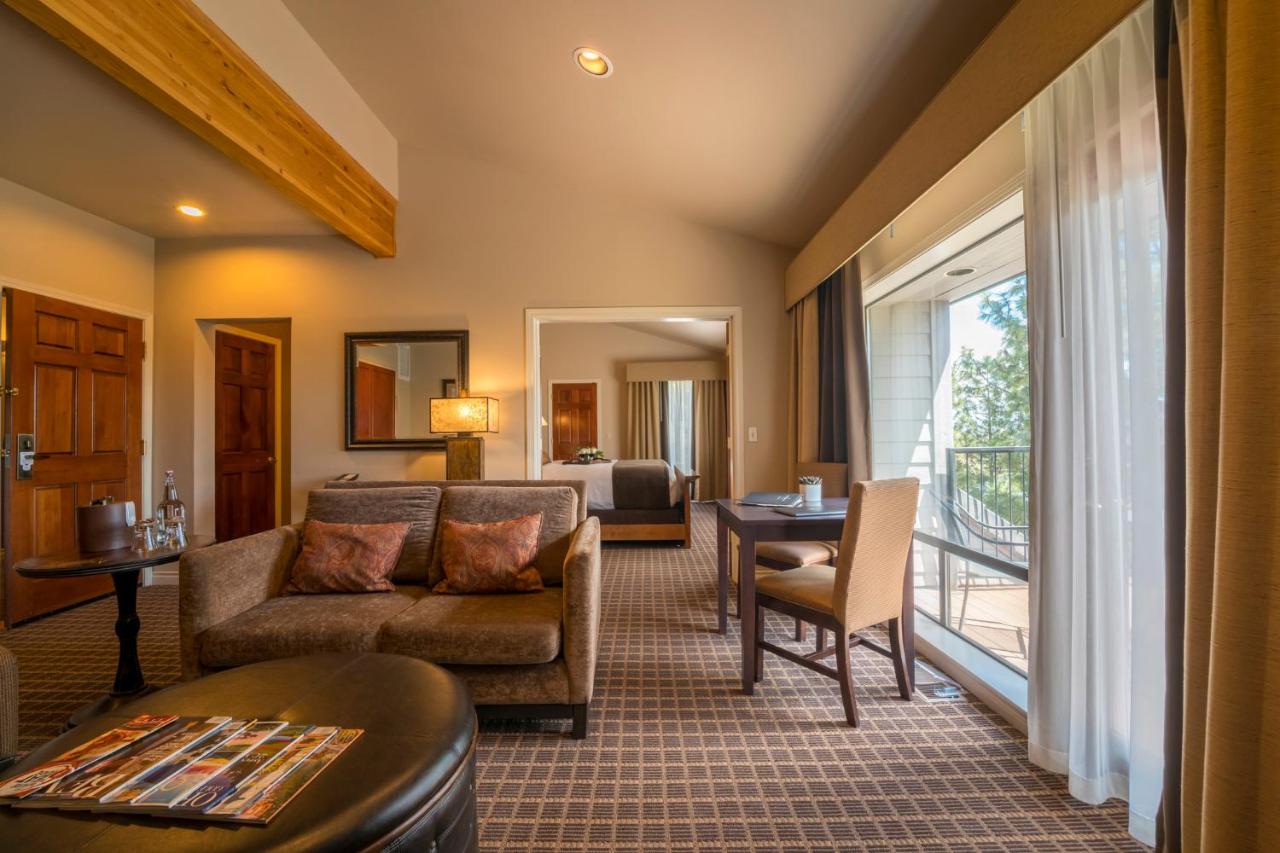 Deluxe Canyon View Suite with River View at Pine Ridge Inn