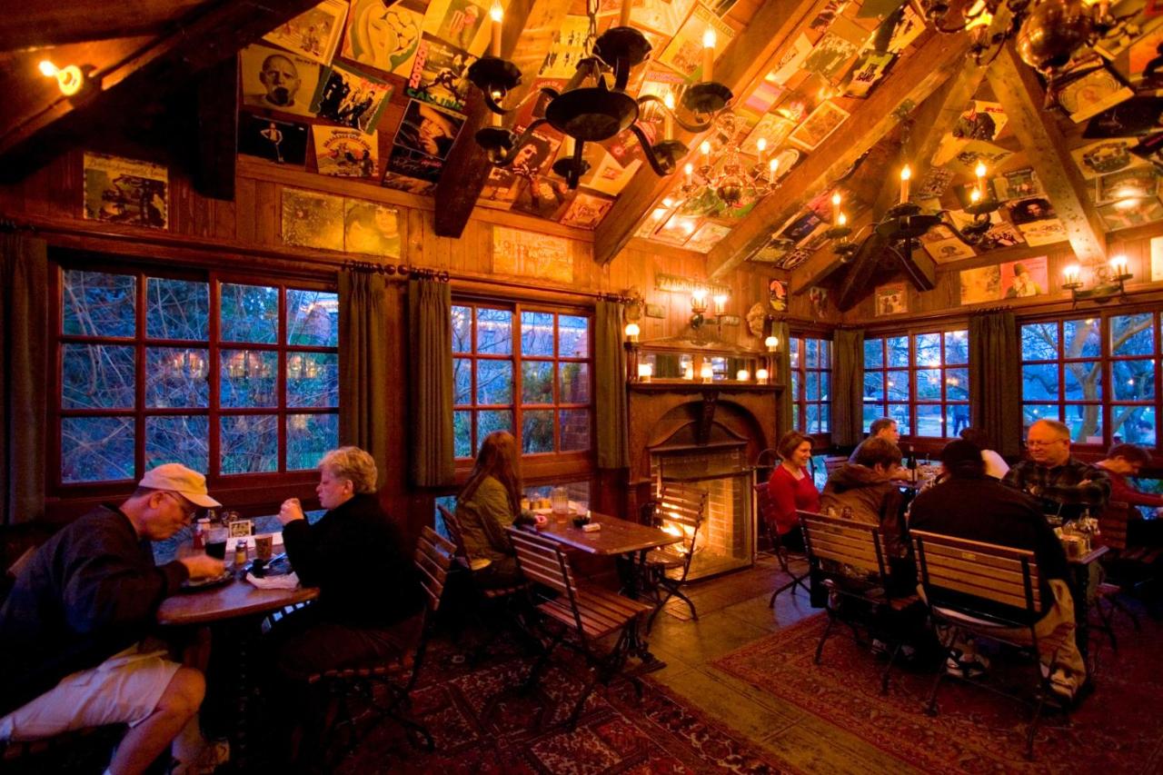 | McMenamins Grand Lodge