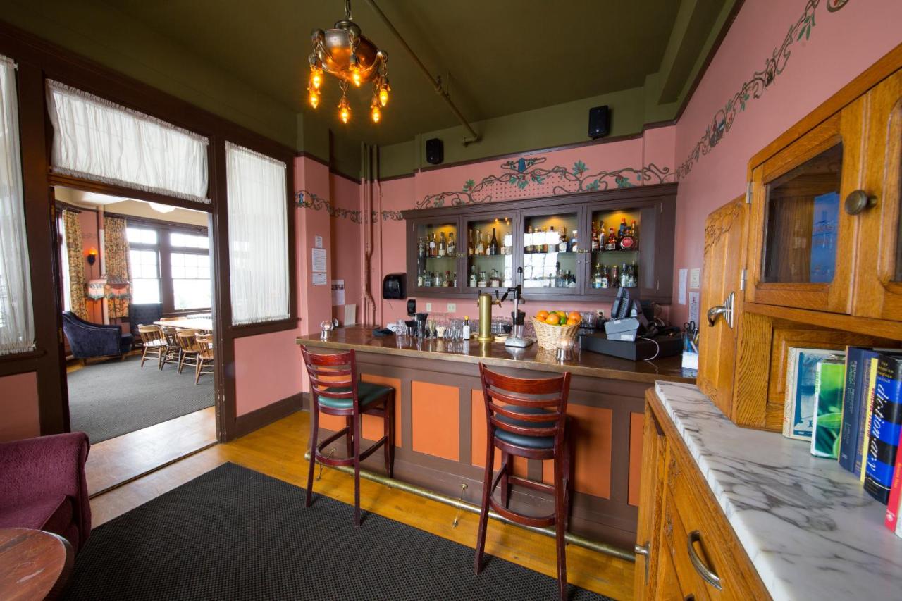 | McMenamins Grand Lodge