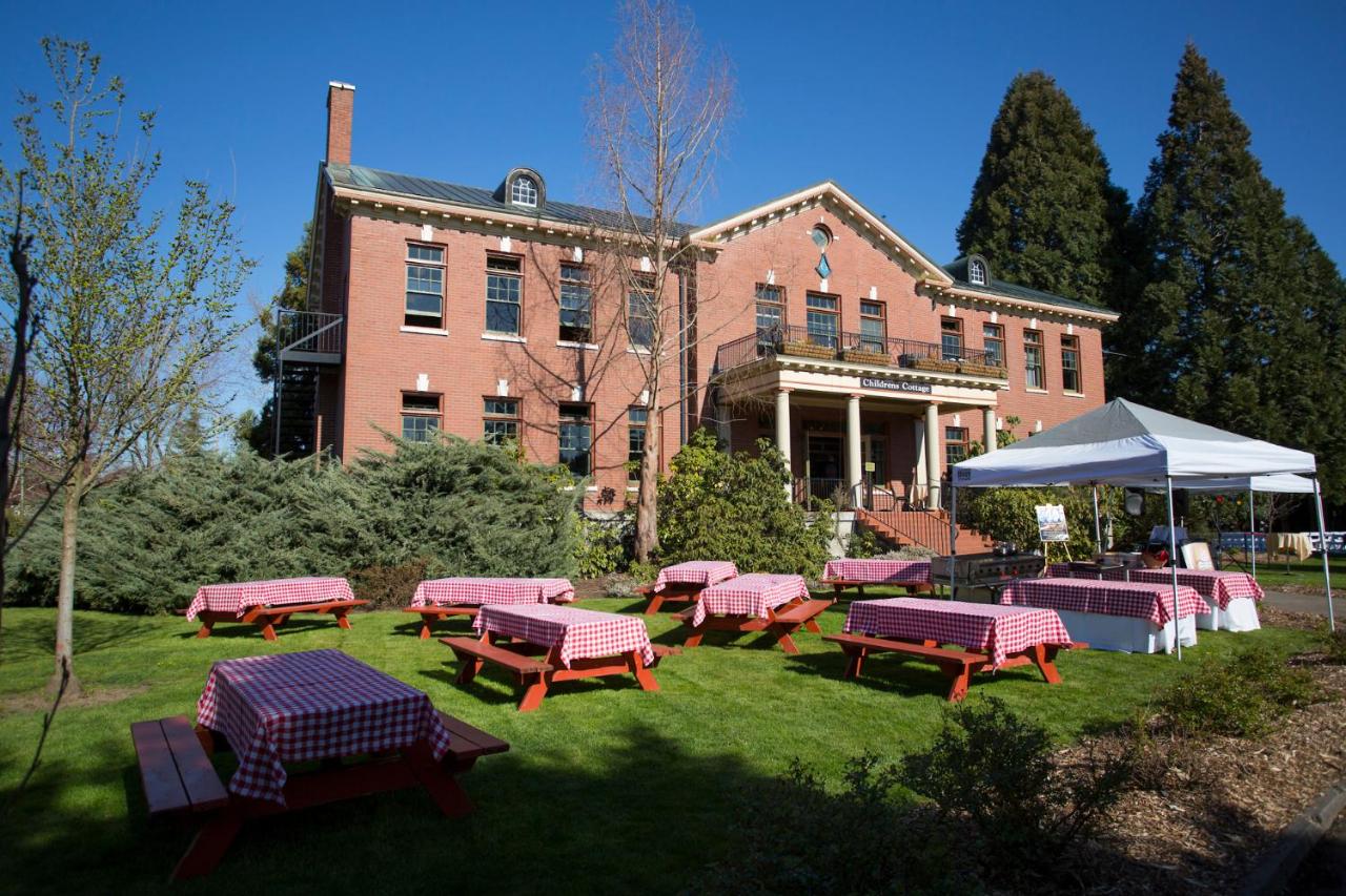 | McMenamins Grand Lodge
