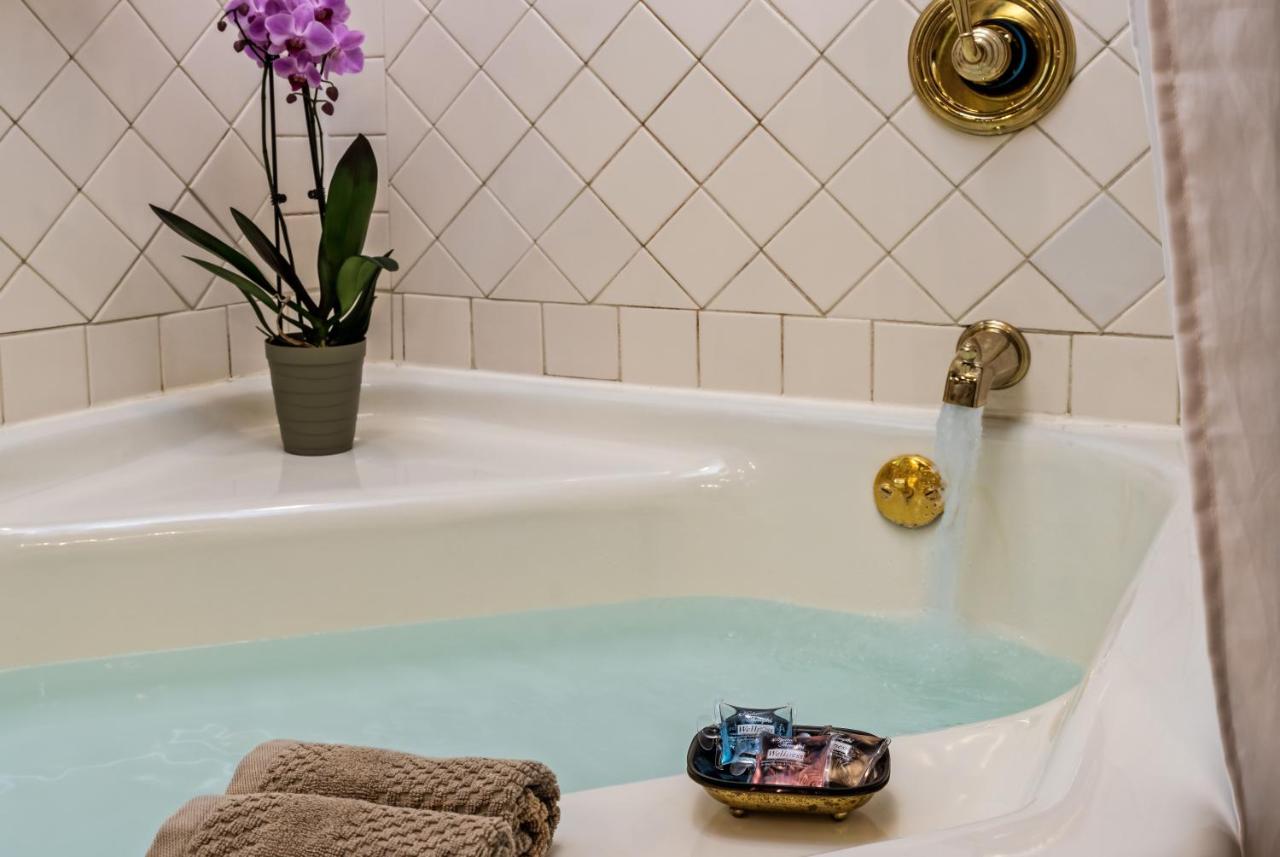  | Silver Heart Inn & Cottages