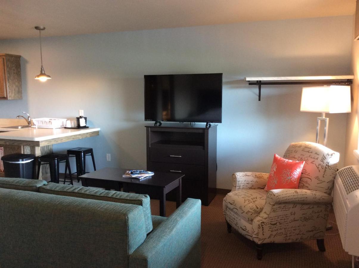 | Scenic Shore Inn