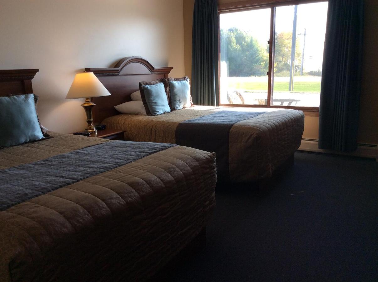 | Scenic Shore Inn