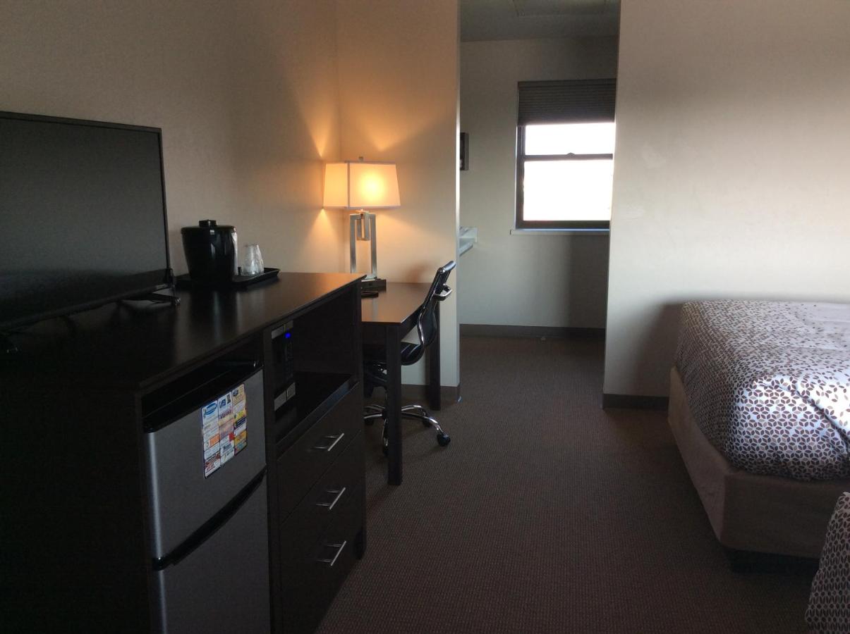 | Scenic Shore Inn