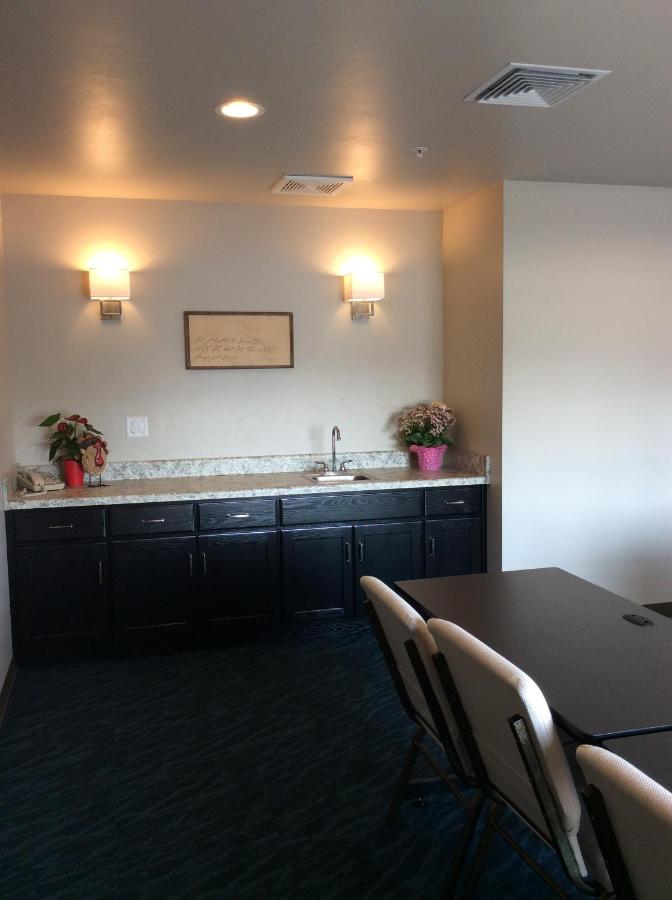 | Scenic Shore Inn
