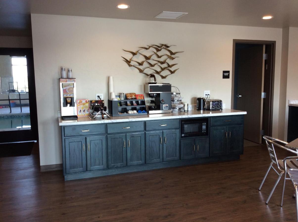 | Scenic Shore Inn